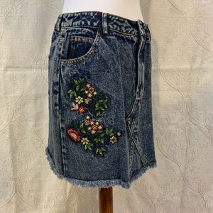 Embroidered denim skirt